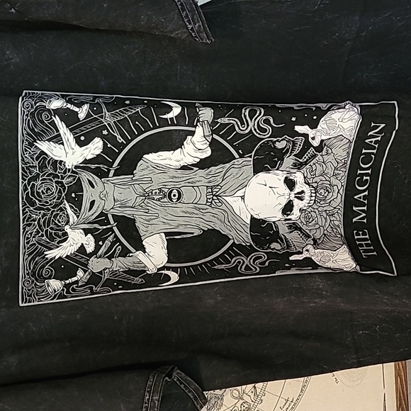 Magician Tarot Tee - Picture 2 of 3